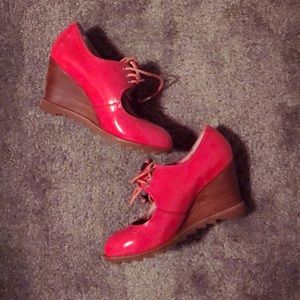 Pink patent leather wedges